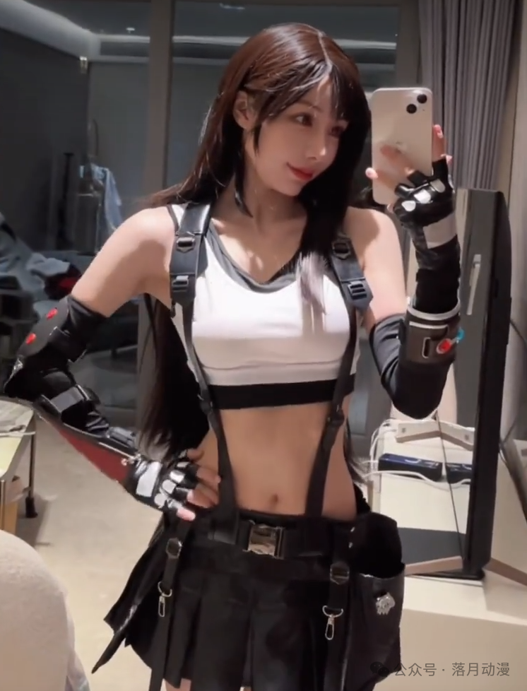 吹爆腐团儿cos的紫衣蒂法,长腿细白滑嫩,不愧是宅男女神!