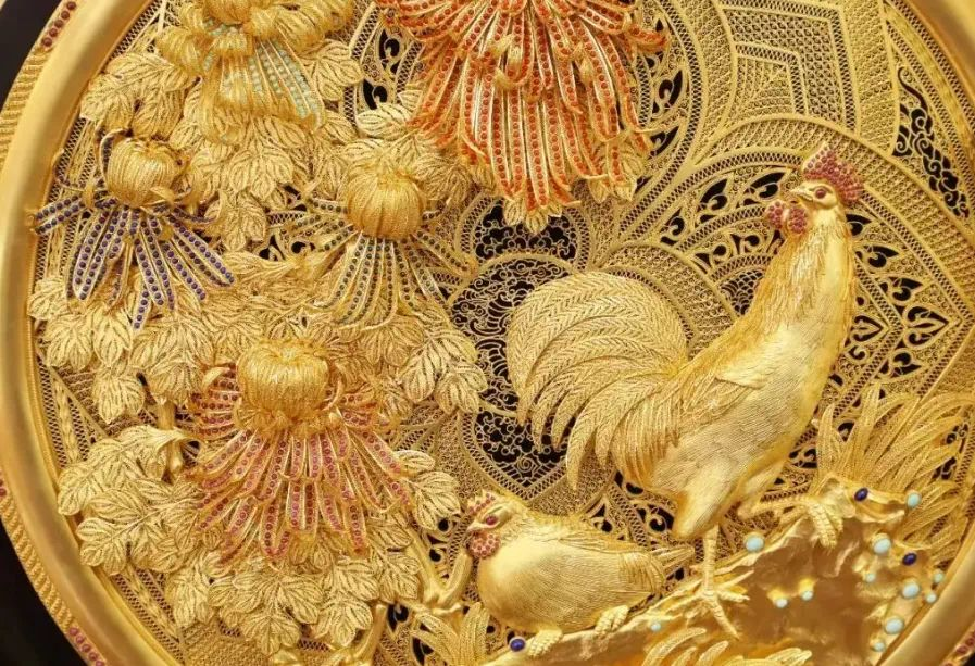 织编常用来作为边缘纹样装饰,做摆件时用的多.