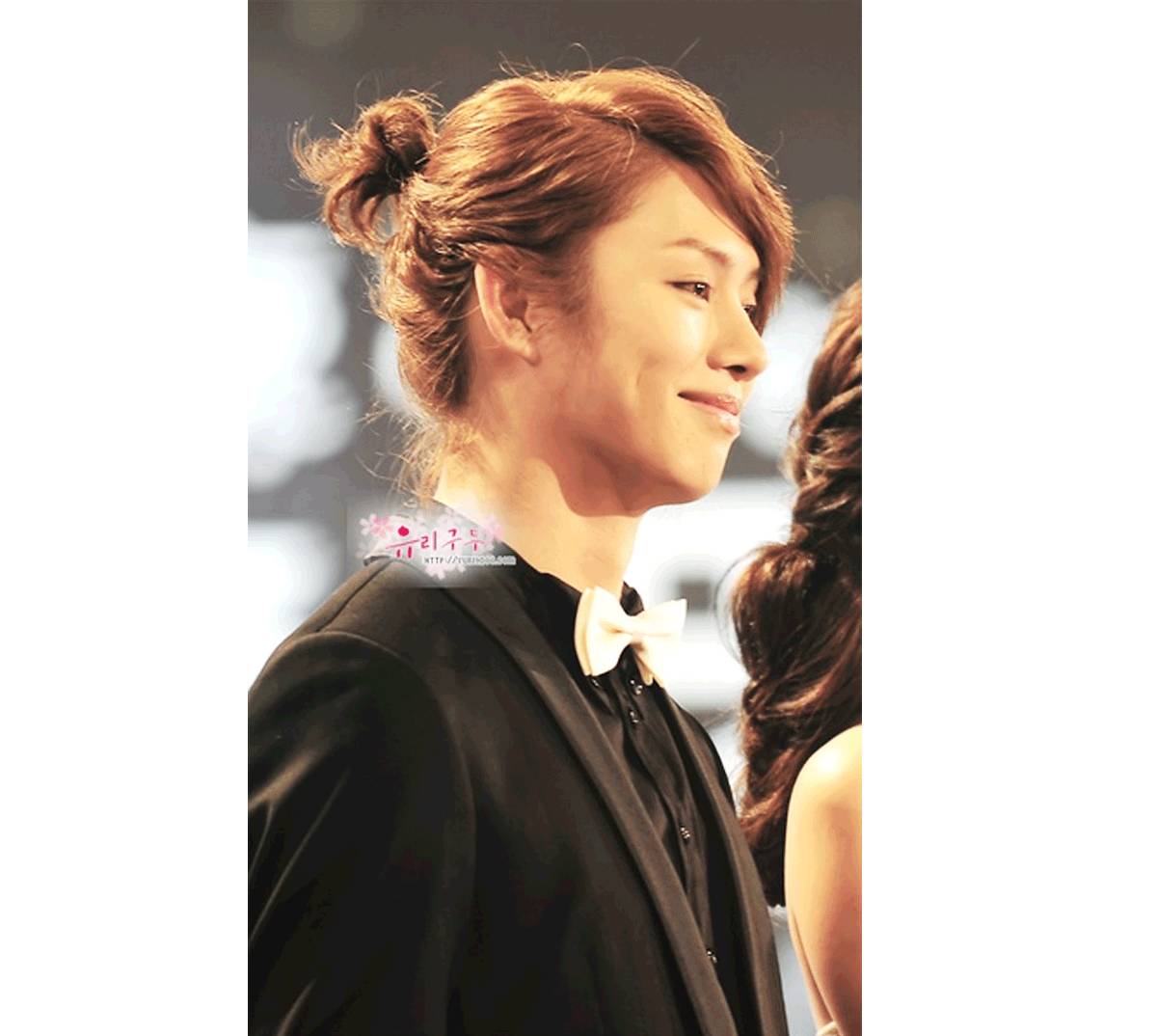 anny原来男人扎丸子头比女人还时髦