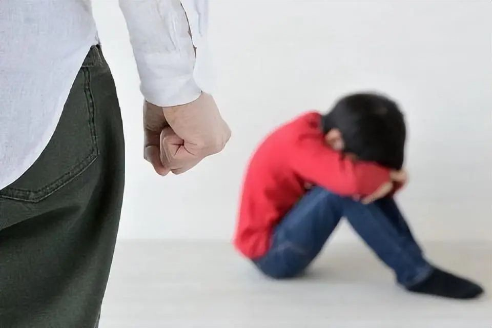中国留学生铁锤杀母，父亲竟竖起大拇指？得知儿子下个目标后，他瞬间吓傻（视频/组图） - 2