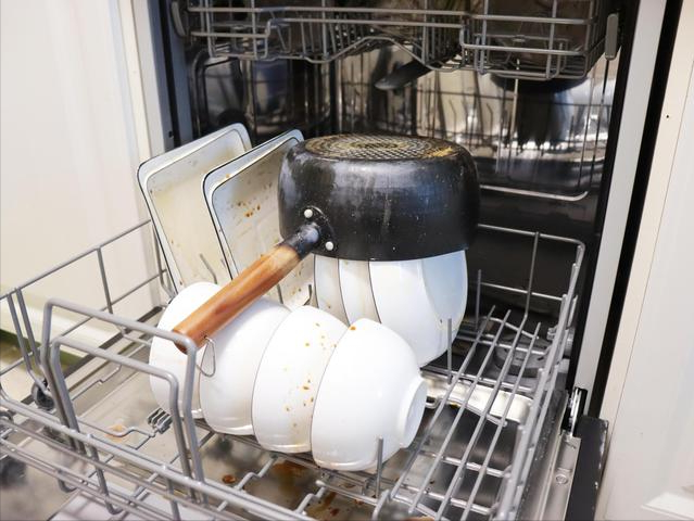 洗碗机洗碗过程图片