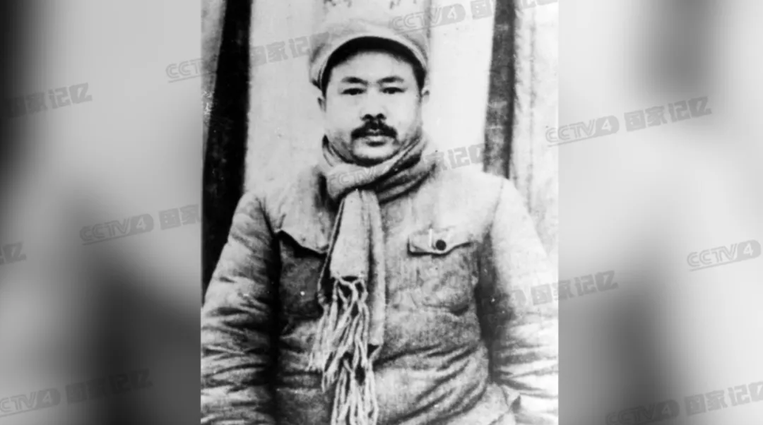 71年前的今天，他走了，毛泽东主席亲扶灵柩
