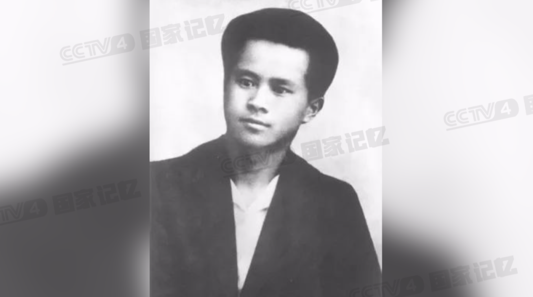 71年前的今天，他走了，毛泽东主席亲扶灵柩