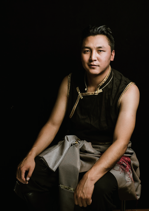 益西塔庆索朗巴珠旦增南加饰霍拉旭饰波洛涅斯,伶人饰伶王,裁判达瓦