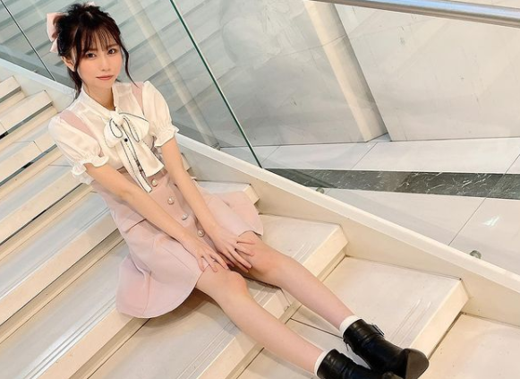 你们的新老婆来了欧洲联赛再出女选手年仅19岁主打adc