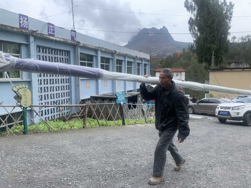 沿河大垭口村爱心人士捐赠80盏路灯照亮幸福路