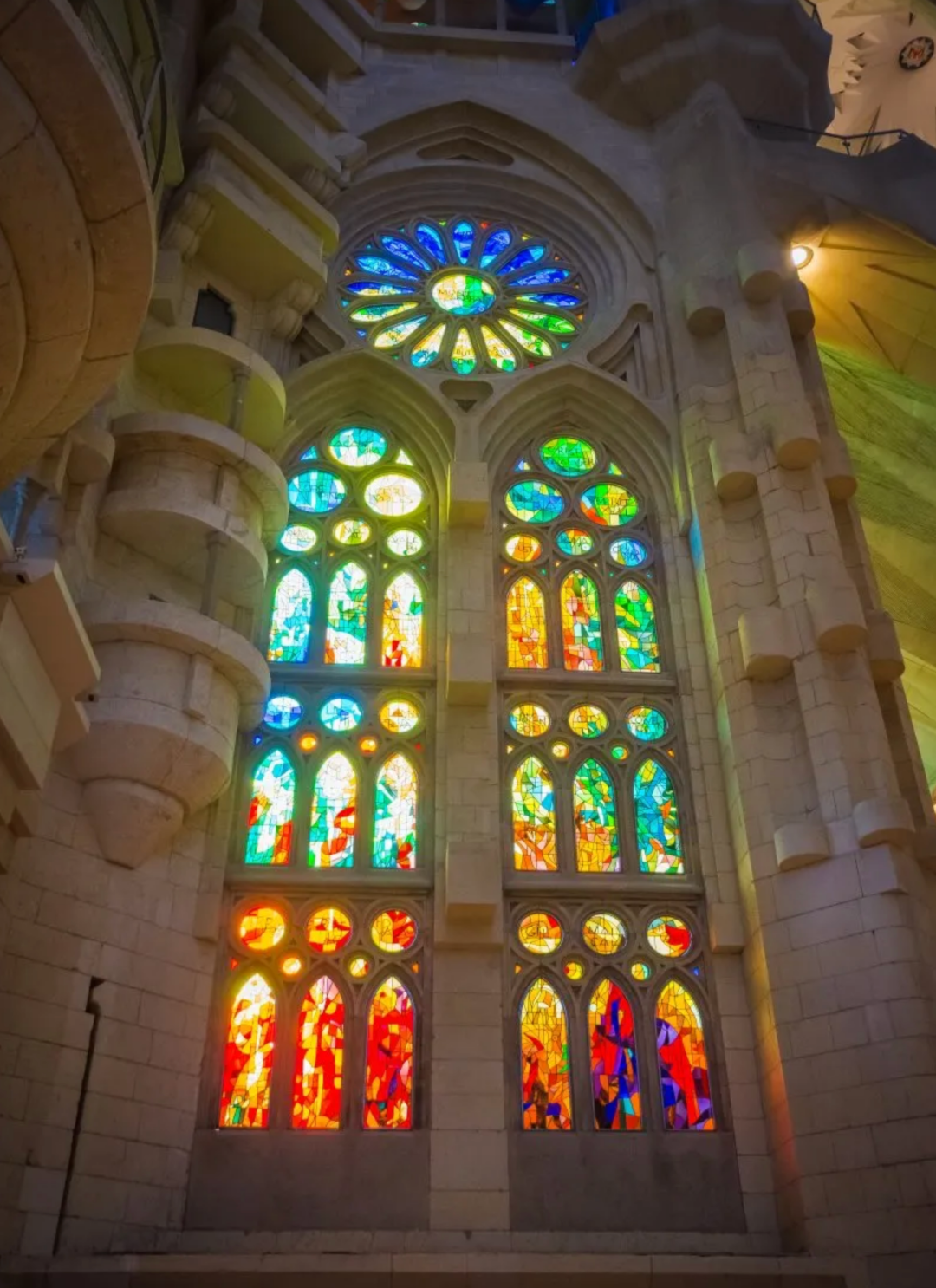 世界上最美的彩色玻璃花窗每一扇都藏着一段经典历史
