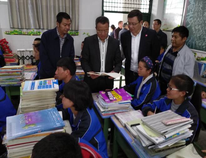 省教育厅副厅长汪小帆走进石室祥云远端学校课堂