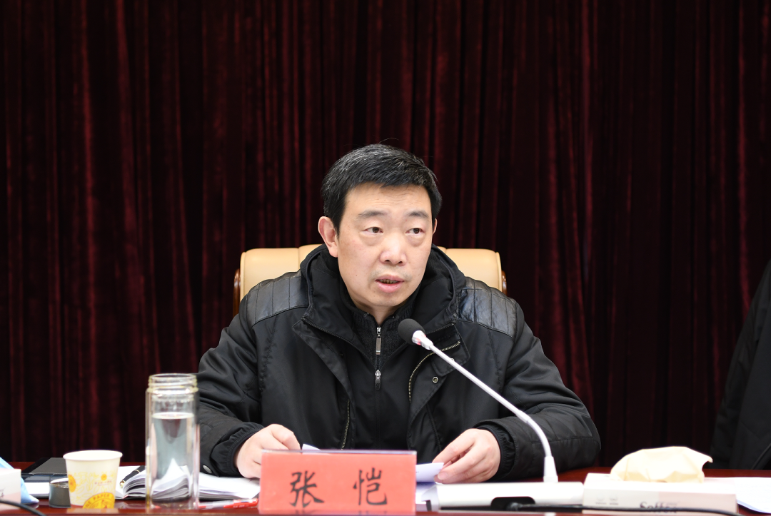 2月23日,县委书记张恺主持召开余庆