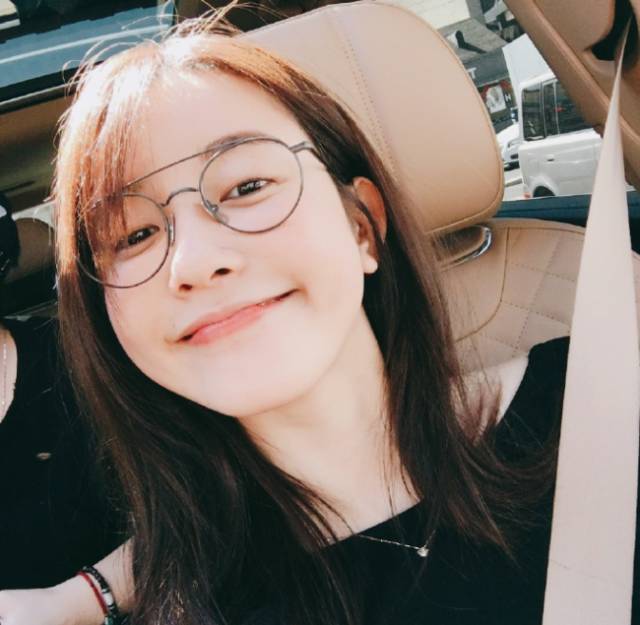 张大奕姨妈流浪记抢完衣服了吧姨妈想跟你们聊聊天咯