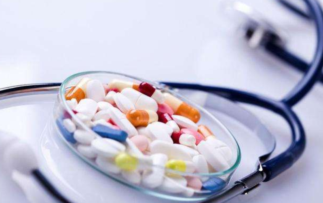 阿奇霉素不能随便吃？提醒：服用阿奇霉素时，尽量避开3种药物