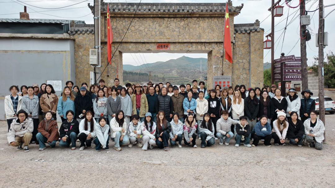 内蒙古乡村美术馆（王耀中名家工作室）首次采风写生与培训讲座活动纪实 第1张
