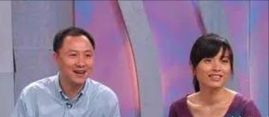 靳东二婚妻子曝光，44岁白发丛生眼神凌厉，这些年她过的如何？（组图） - 5