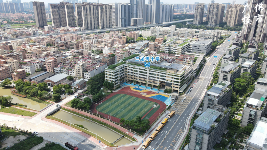 米处值得一提的是曾经的"村小"已改头换面再到三龙湾小学从奇槎小学到