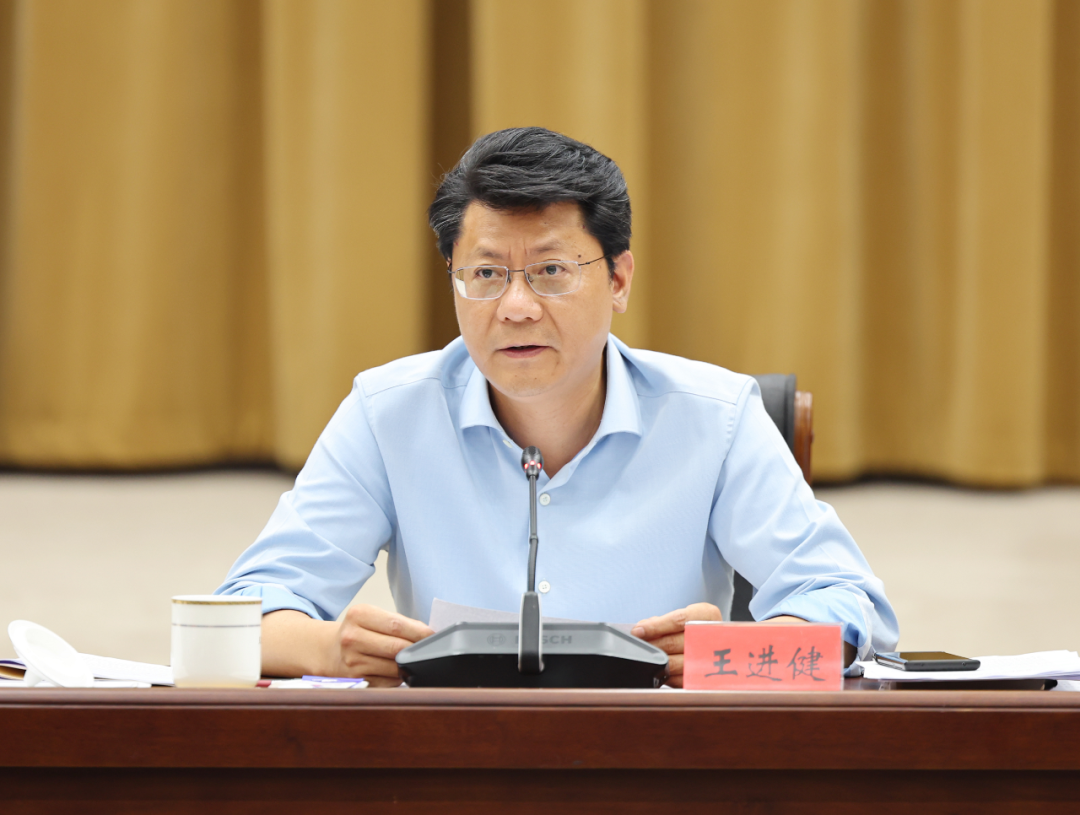 市委理论学习中心组召开学习会把握丰富内涵扛起使命担