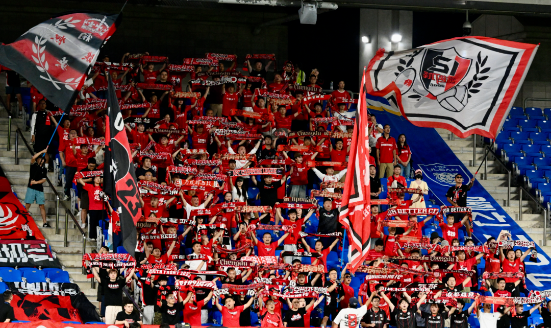 成都蓉城，亚冠首秀！球迷高喊：继续战斗插图1