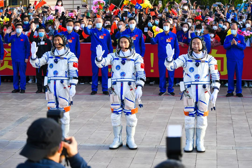 亲自动手构筑蝎子池（神十六出征！太空人大呼：太爽啦~太空人预选标准，感统训练要从小做起~）这样也行？，