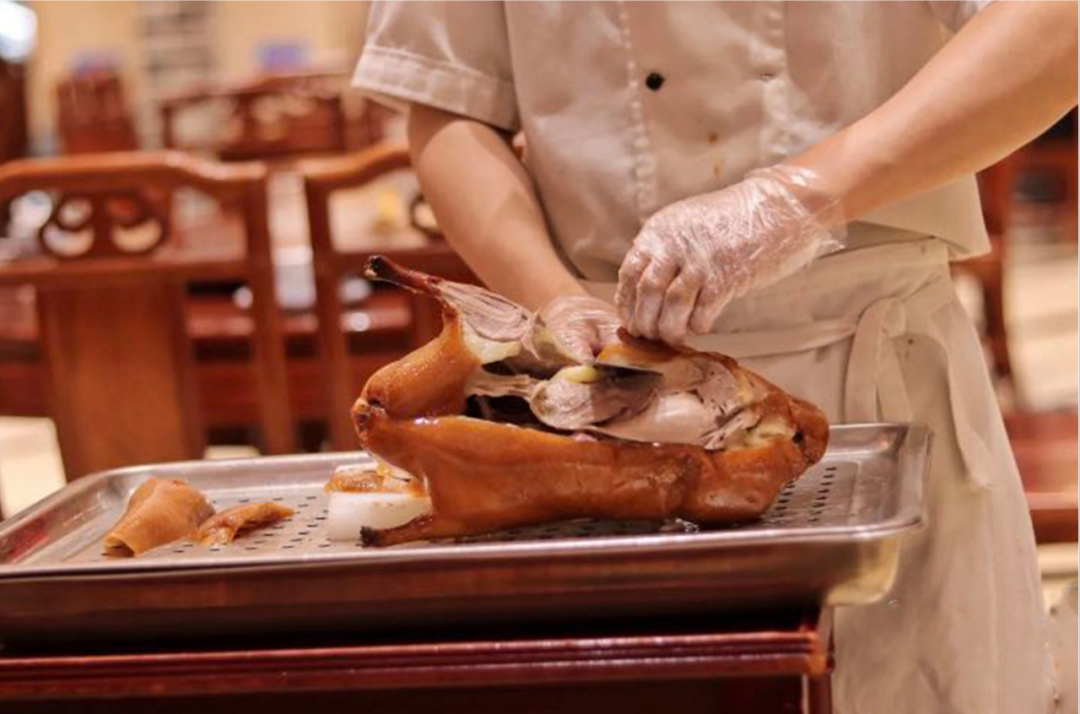 吉祥三宝 例汤 ;卤味拼盘;烧味拼盘;招牌烧鹅饭 例汤 ;招牌烧鹅腿 