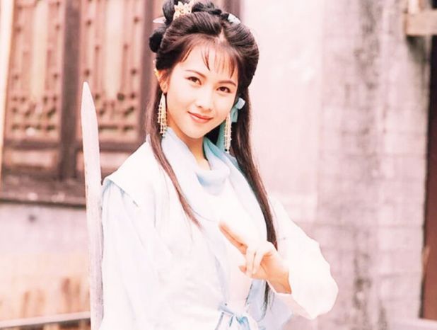 %name 娘娘蔡少芬惊现悉尼！美艳如18岁！皮肤细嫩身材窈窕！她，为澳洲华人女性带来终极美丽秘密！