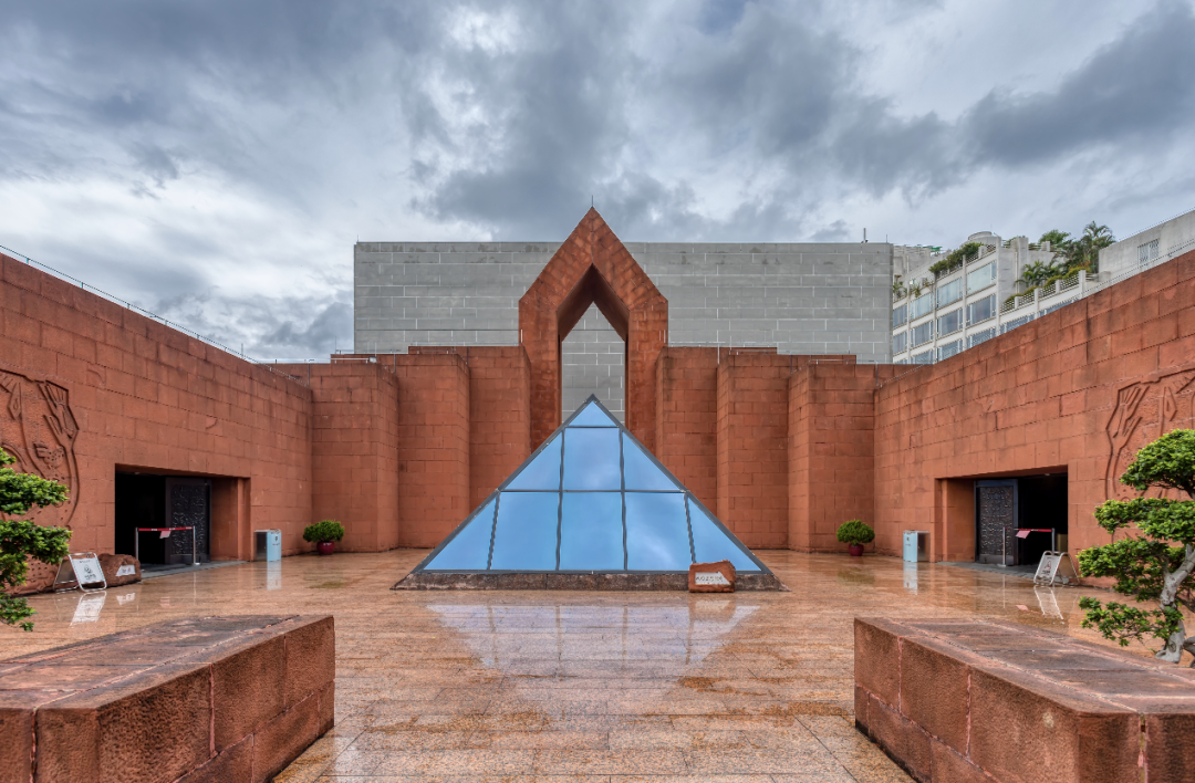 对南越王墓感兴趣的朋友,小飞君建议从博物馆出来以后可以直奔解放路