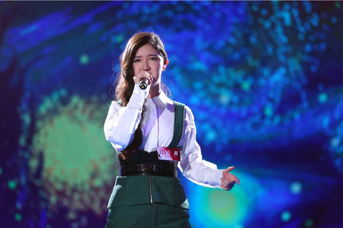 《fade》上重新混音加入钢琴伴奏和轻柔空灵的女声(由lselin solheim