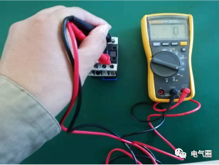 交流接触器的结构、工作原理、拆装与检测的图7