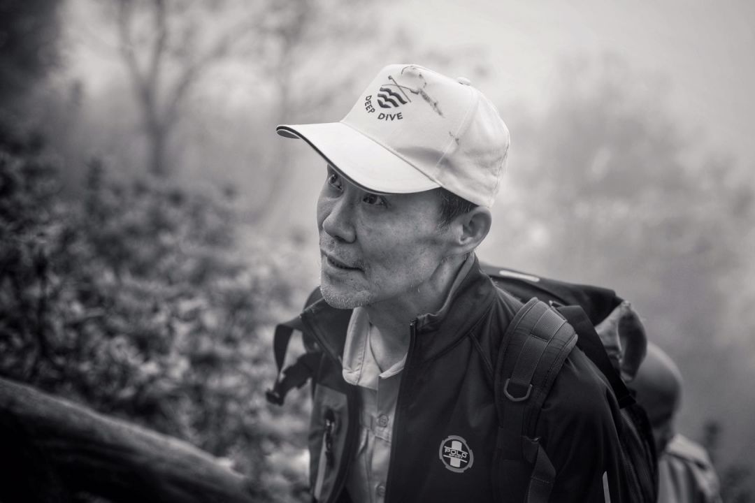 杜鹃花开，王石梧桐山登高倡言：爱自然，爱运动，爱深圳！