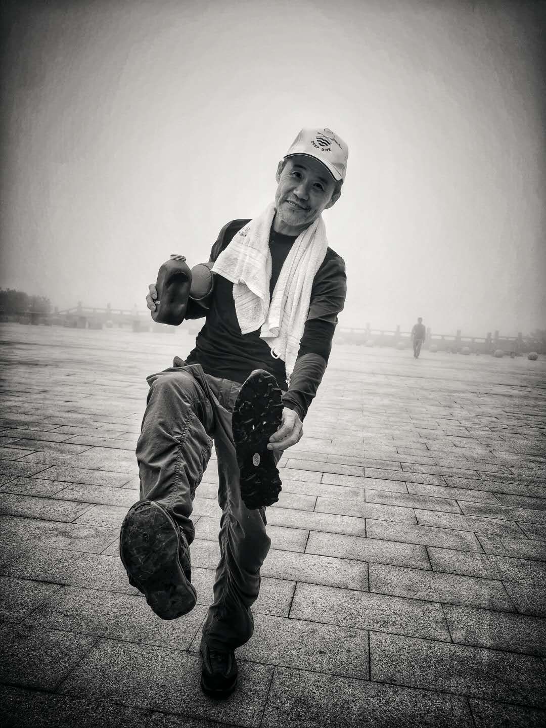 杜鹃花开，王石梧桐山登高倡言：爱自然，爱运动，爱深圳！