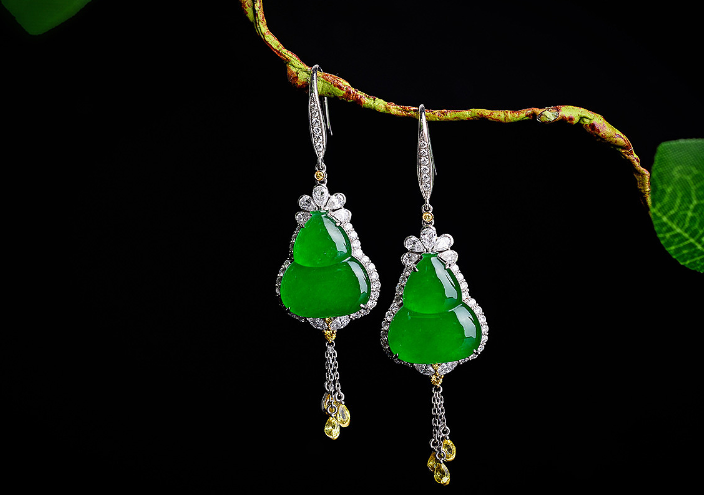 翡翠的搭配有无限可能性，翡翠和哪种材质搭配最好？