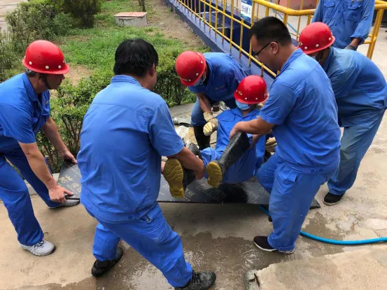 丹凤企业开展危险化学品泄漏应急救援演练活动