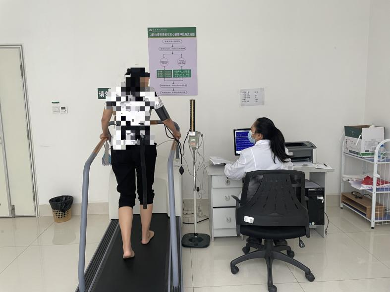 心电图机平板怎么使用临医科普｜ 心电图室的“跑步机”—运动平板心脏负荷试验_https://www.jmylbn.com_新闻资讯_第14张