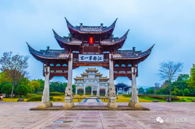 你却总是带我去【昭灵宫】【宝掌寺】礼佛 说那样可以祈祷好运 我喜欢