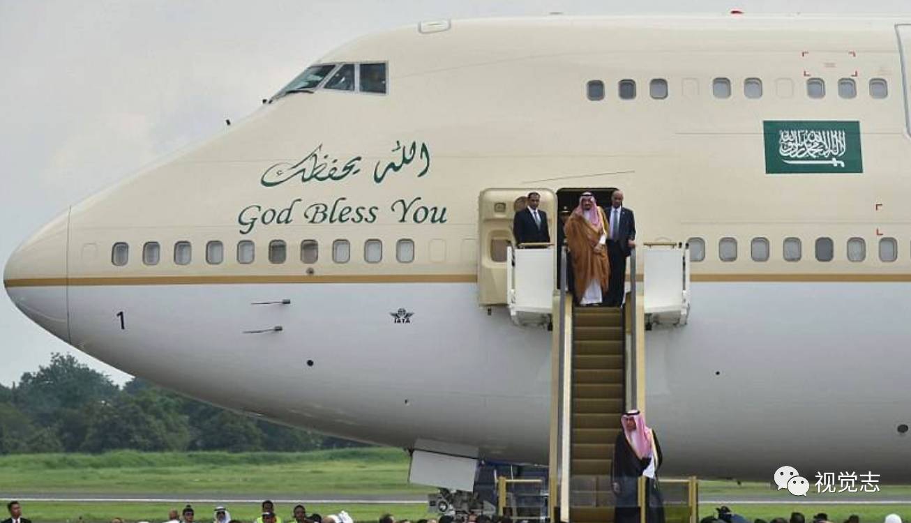 这一次沙特国王,带了自己的25位王子,10位部长,800位国内各界精英代表