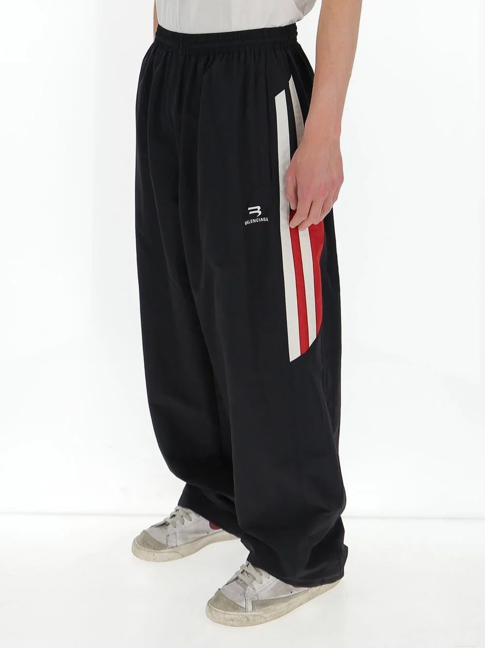 巴黎世家黑色袜子图片_黑色袜子长什么样_黑色袜子发白怎么办