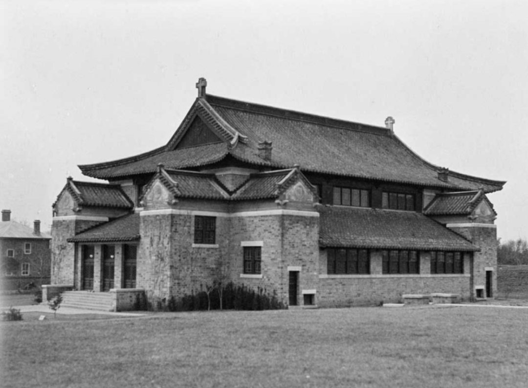 东大楼,西大楼,礼拜堂,图书馆以及数栋民国宿舍,都是原金陵大学建筑群