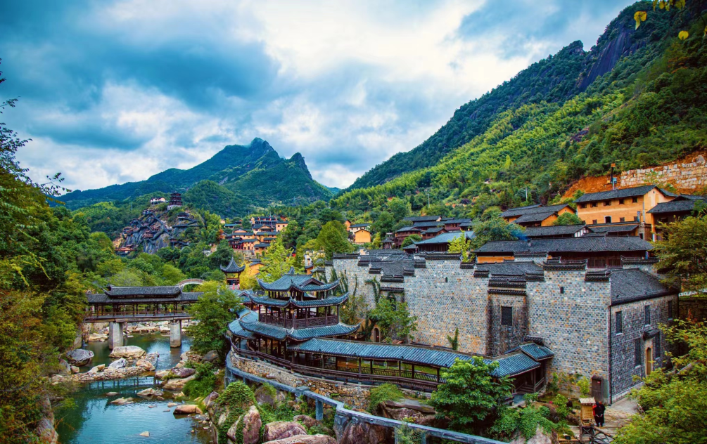 从废弃矿山到年游客量超百万的景区望仙谷凭什么火爆全网