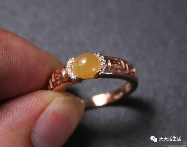 白金戒指发黄怎么回事_宝格丽陶瓷戒指还是白金戒指_铂金戒指发黄怎么回事