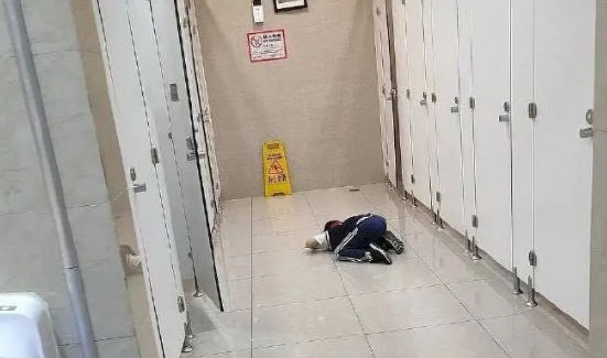 54秒残害6岁儿子视频流出,微信群全炸了:这种爱,真的对吗?-微信头条网 54秒残害6岁儿子视频流出,微信群全炸了:这种爱,真的对吗?