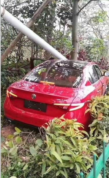 悲伤！阿尔法·罗密欧Guilia 媒体试驾成全国首撞 