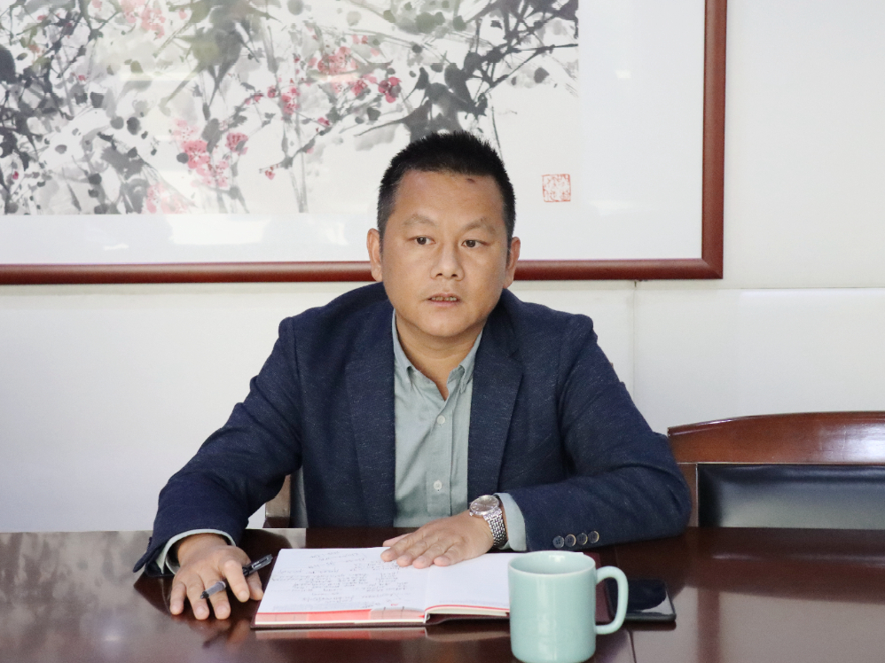 图|农业副镇长陈海江主持会议并就美丽乡村建设下一步工作进行具体