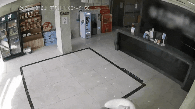 巢湖一女子到酒店开房老板直接报警