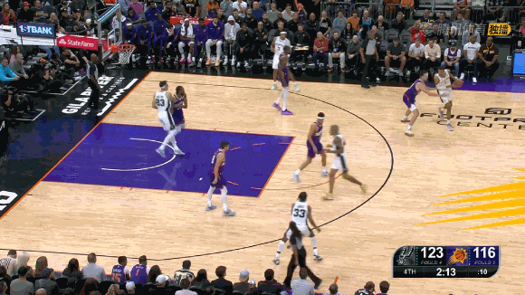 布朗尼硬抗文班亚马，防守态度决定一切，他的表现值得肯定#篮球_新科状元文班亚马_文班亚马NBA表现