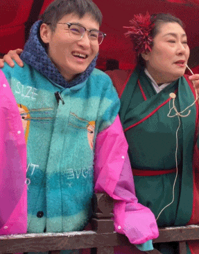 love琦奕(宁宁带你看王婆说媒)同样拥有千万粉丝的网红@周大爷不服