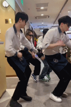 擦边低俗？职场霸凌？海底捞又一“变态”服务，令顾客嫌弃“太恶心”