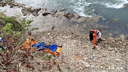 好险！男童从5米高处坠落......十堰消防紧急出动