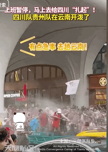 但小朋友沉重的尿不湿,显然兜不住这来自四面八方的爱.