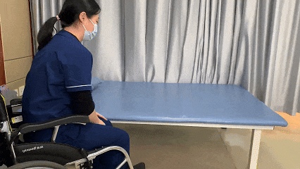 医用病床怎么移动图解真人演示 ｜ 偏瘫患者必备小技巧，如何自己完成床椅转移？详细动作演示！_https://www.jmylbn.com_新闻资讯_第13张