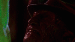 他手戴利爪他好梦中杀人他就是美国最著名的鬼王佛莱迪