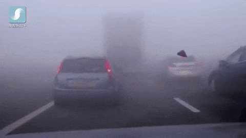 秋冬季“團霧”高發(fā)，重慶交巡警邀您一起學(xué)習(xí)這些安全行車技巧