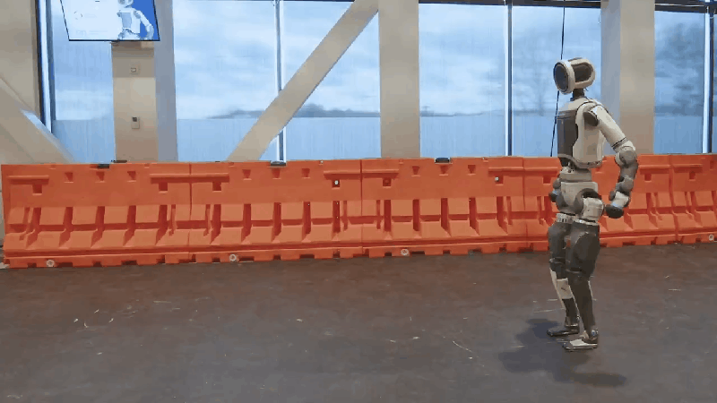 波士顿动力真「翻」不过宇树、众擎！一觉醒来，全世界的机器人都在侧空翻